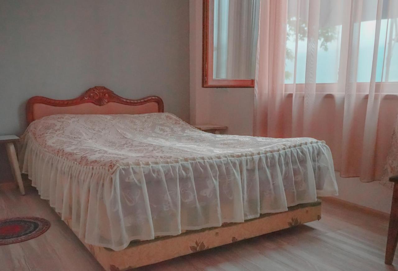 Ana-Maria Bnb Bed & Breakfast Tat'ev Exterior photo