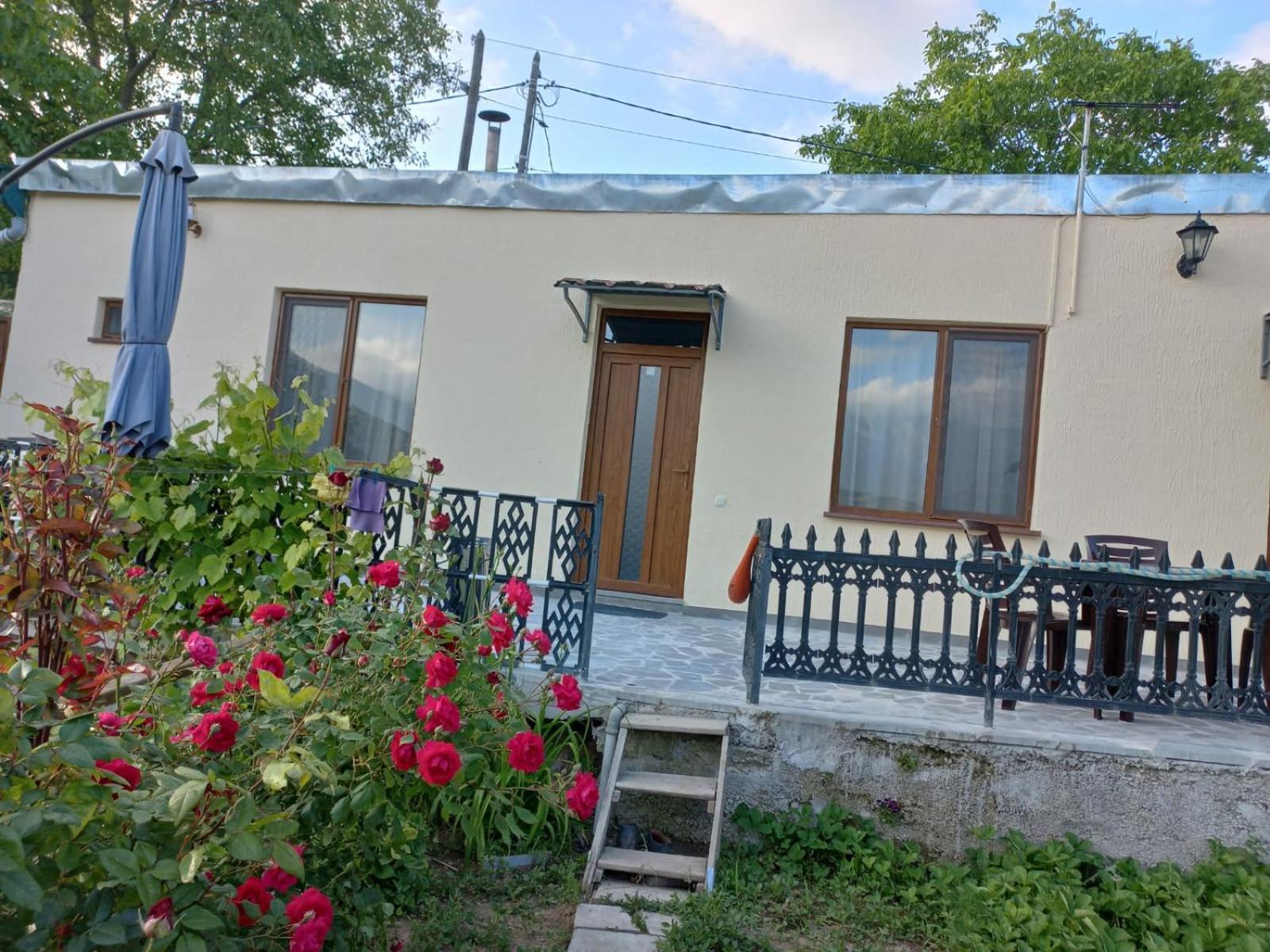 Ana-Maria Bnb Bed & Breakfast Tat'ev Exterior photo